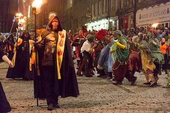 (GERMANY OUT) Haloween Parade auf der Royal Mile in der Altstadt von Edinburgh  (Photo by Fishman/ullstein bild via Getty Images)
