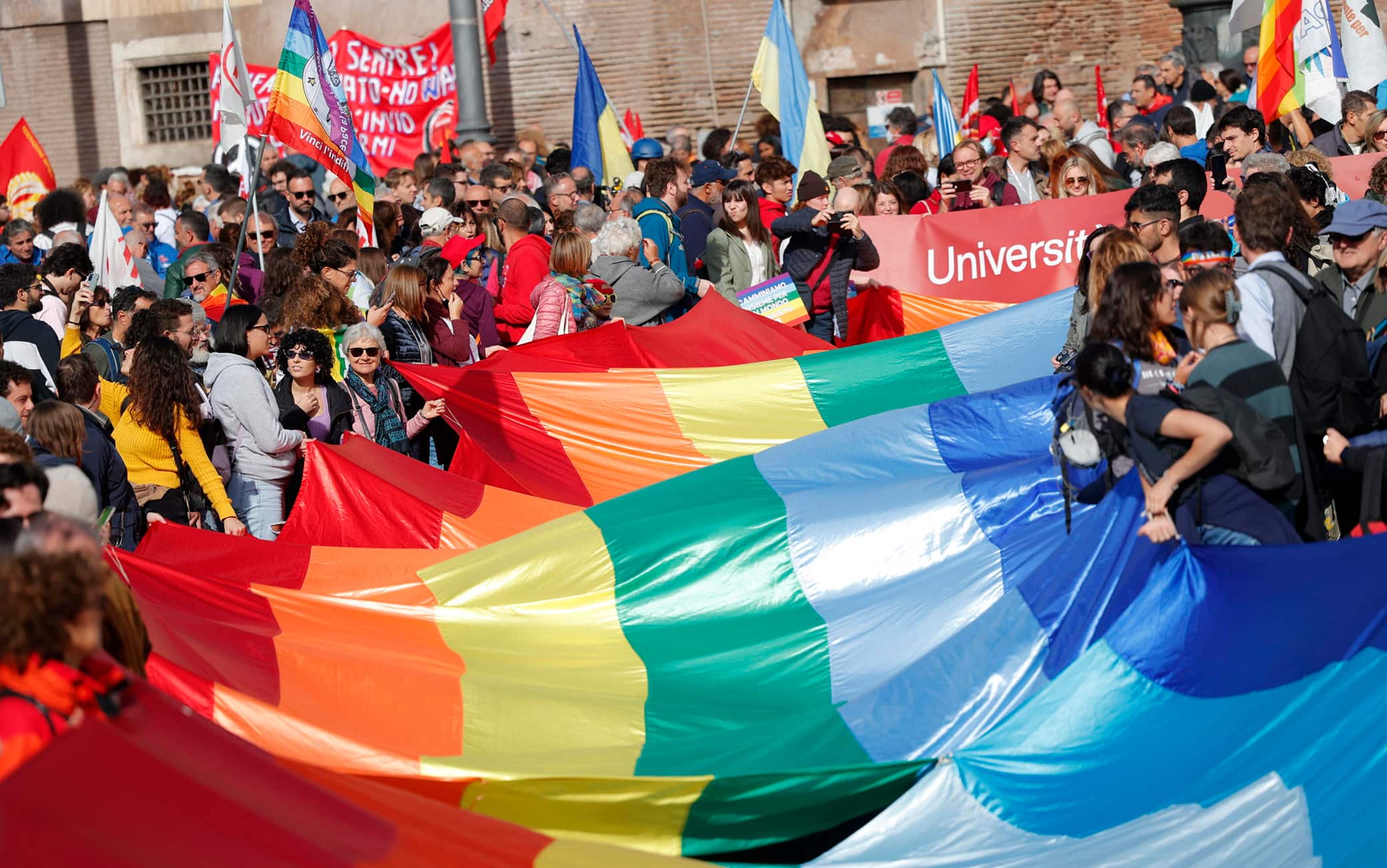 Un momento durante la manifestazione contro la guerra in Ucraina, Roma, 5 Novembre 2022. ANSA/GIUSEPPE LAMI