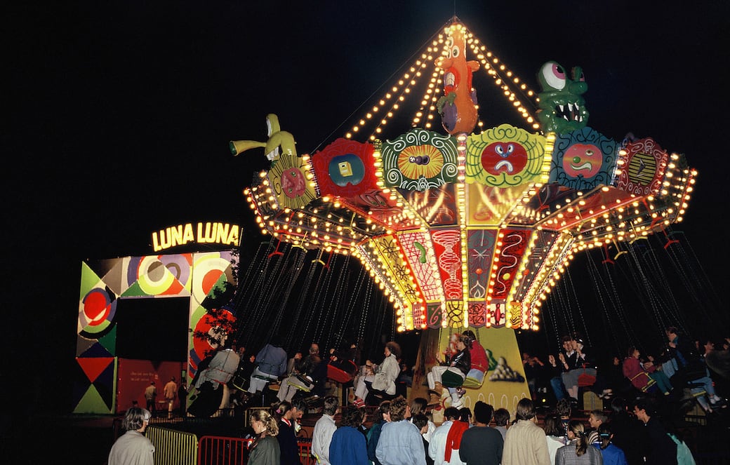 Sonia_Delaunay_arch_and_Kenny_Scharf_ride_Luna_Luna_Hamburg_Germany_1987.jpg