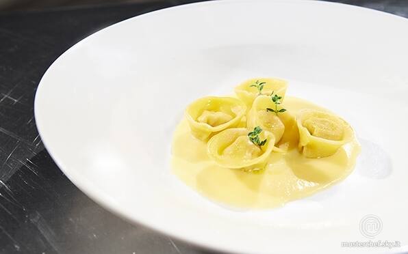 Tortelli di coniglio con fonduta di Raschera