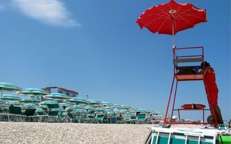 Spiaggia con bagnino