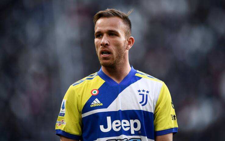يوفنتوس يجتمع مع وكيل اللاعب آرثر من أجل تجديد العقد، تمهيدًا لانتقاله إلى فيورنتينا