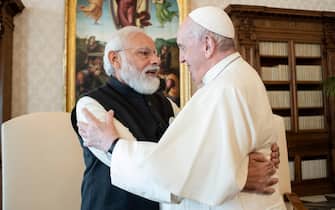 il papa e narendra