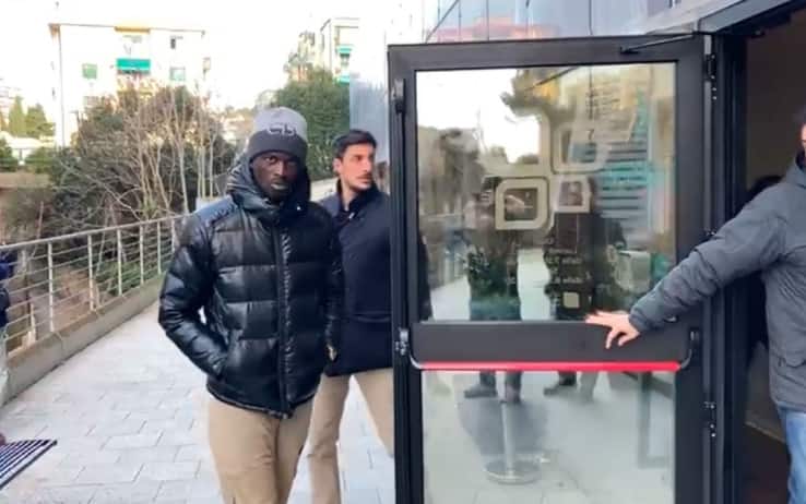 L'arrivo di Niang alle visite mediche
