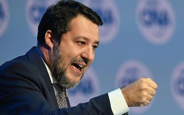 Il ministro delle Infrastrutture e dei Trasporti, Matteo Salvini, durante il suo intervento nel corso dell'Assemblea Nazionale della CNA, Roma 10 novembre 2023.   ANSA/MAURIZIO BRAMBATTI