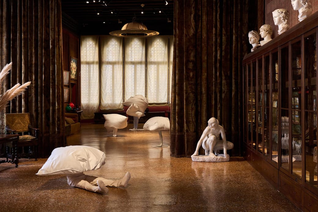 Erwin Wurm, Dreamers. Museo Fortuny, Venezia. Photo Markus Gradwohl
