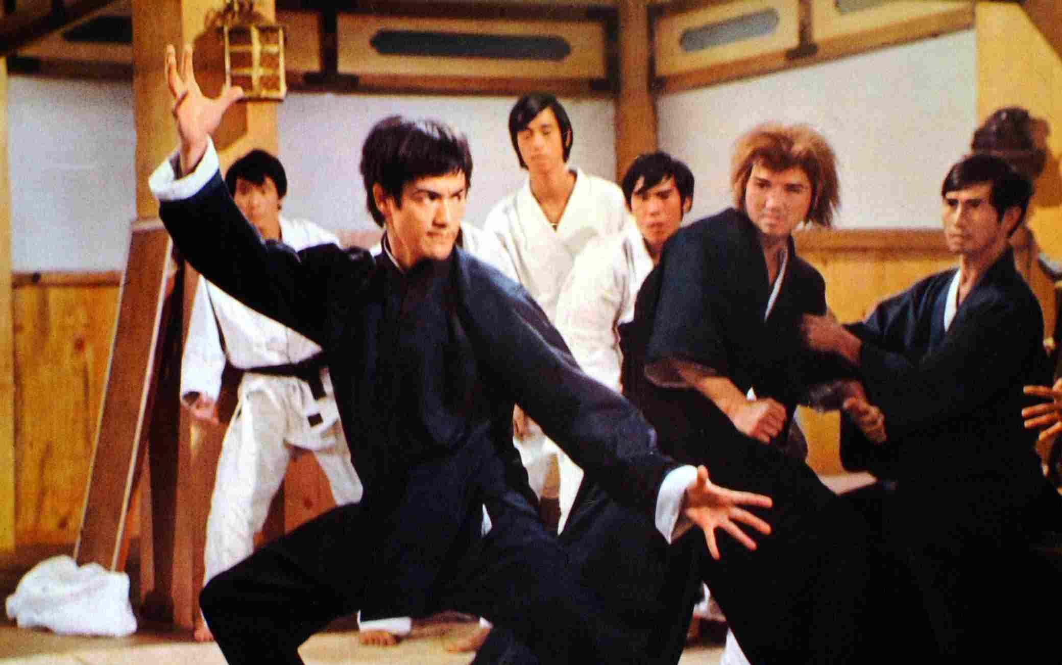 Bruce Lee nella scena di un film