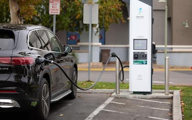 Transizione energetica, Italia ultima tra i grandi mercati europei