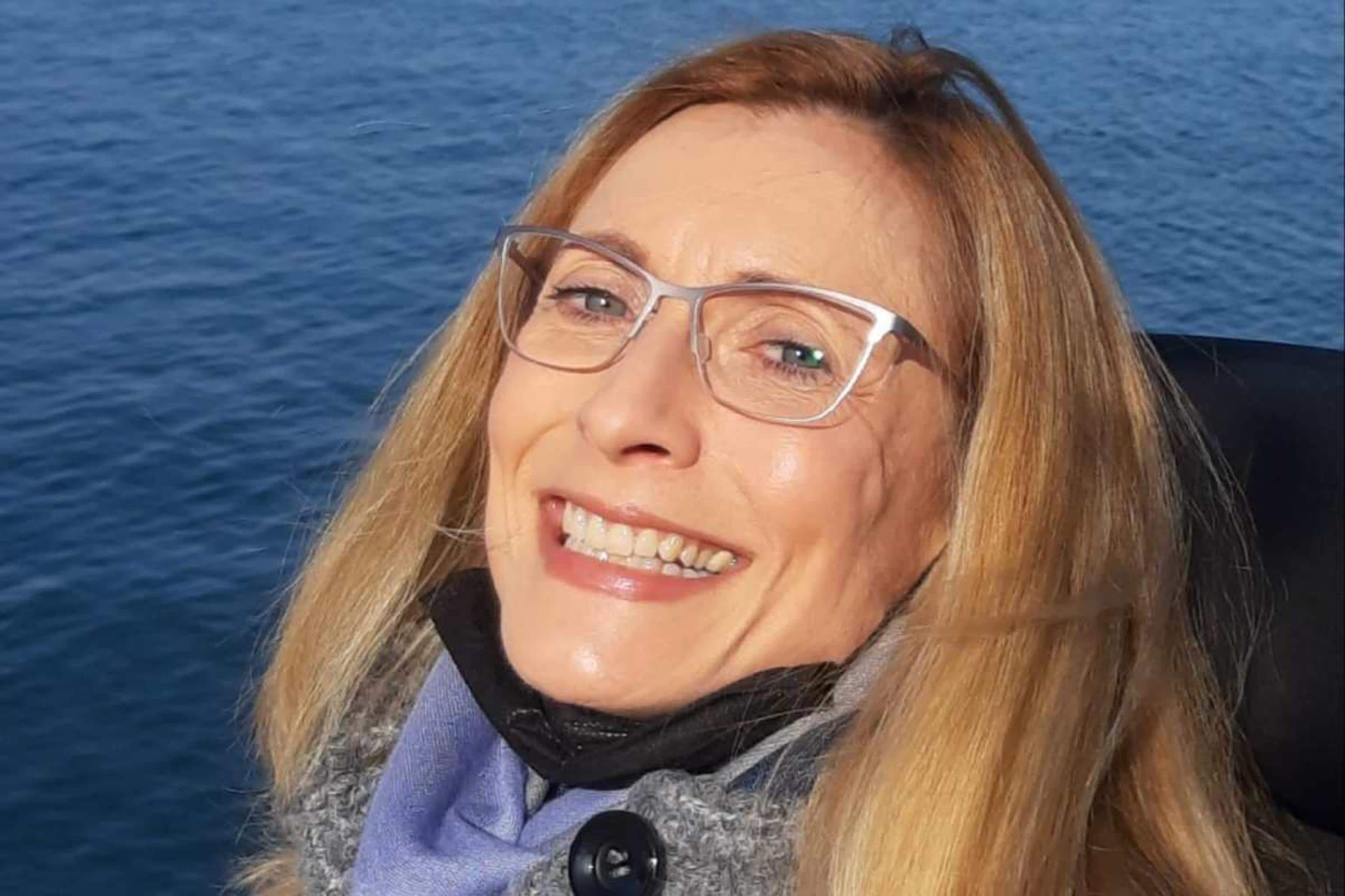 Martina Oppelli Una foto di Martina Oppelli, la donna di 49 anni, triestina, affetta da venti anni da sclerosi multipla, 01 luglio 2025. ANSA/US Associazione Luca Coscioni
++ANSA - FOTO DA UTILIZZARE SOLTANTO OGGI PER ILLUSTRARE LA NOTIZIA DEL TITOLO. LA FOTO NON PUO' ESSERE VENDUTA, NE' ARCHIVIATA, NE' UTILIZZATA PER ALTRE NOTIZIE+++