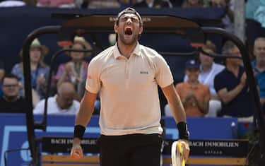 epa11489168 Matteo Berrettini of Italy celebrates after winning the semi final match against Stefanos Tsitsipas of Greece at the Swiss Open tennis tournament in Gstaad, Switzerland, 20 July 2024.  EPA/PETER KLAUNZER