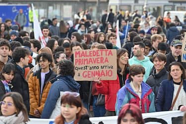 Un momento della manifestazione di Fridays for future ed Extinction Rebellion, Torino 3 marzo 2023 ANSA/ALESSANDRO DI MARCO