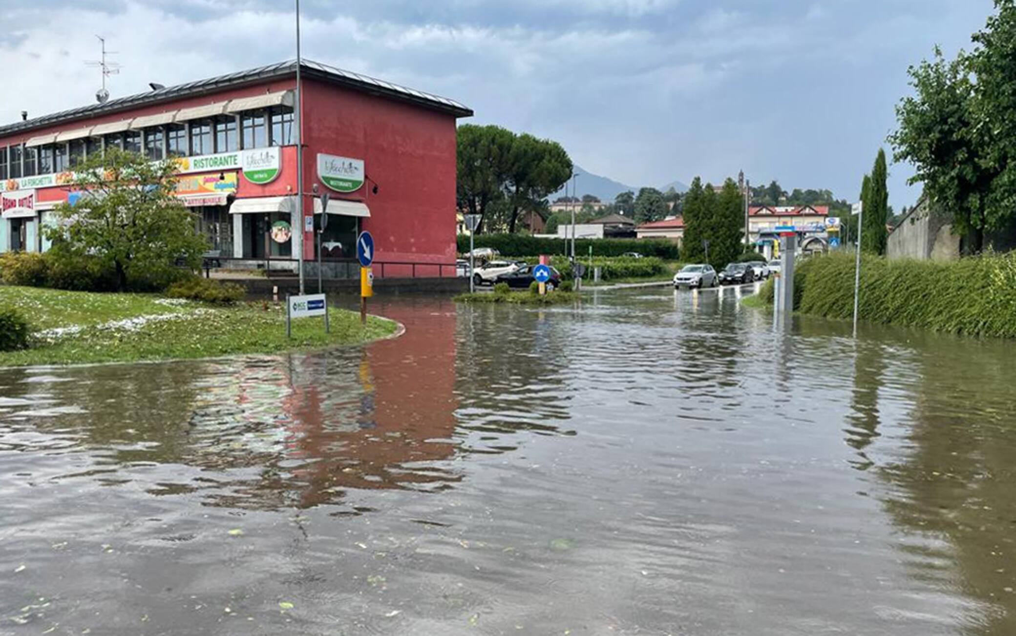 25-07-2021 ALZATE BRIANZA COMO MALTEMPO A CAUSA DELLE FORTI PRECIPITAZIONI LA STATALE 342 COMO - BERGAMO COMPLETAMENTE ALLAGATA
ANSA/FABRIZIO CUSA