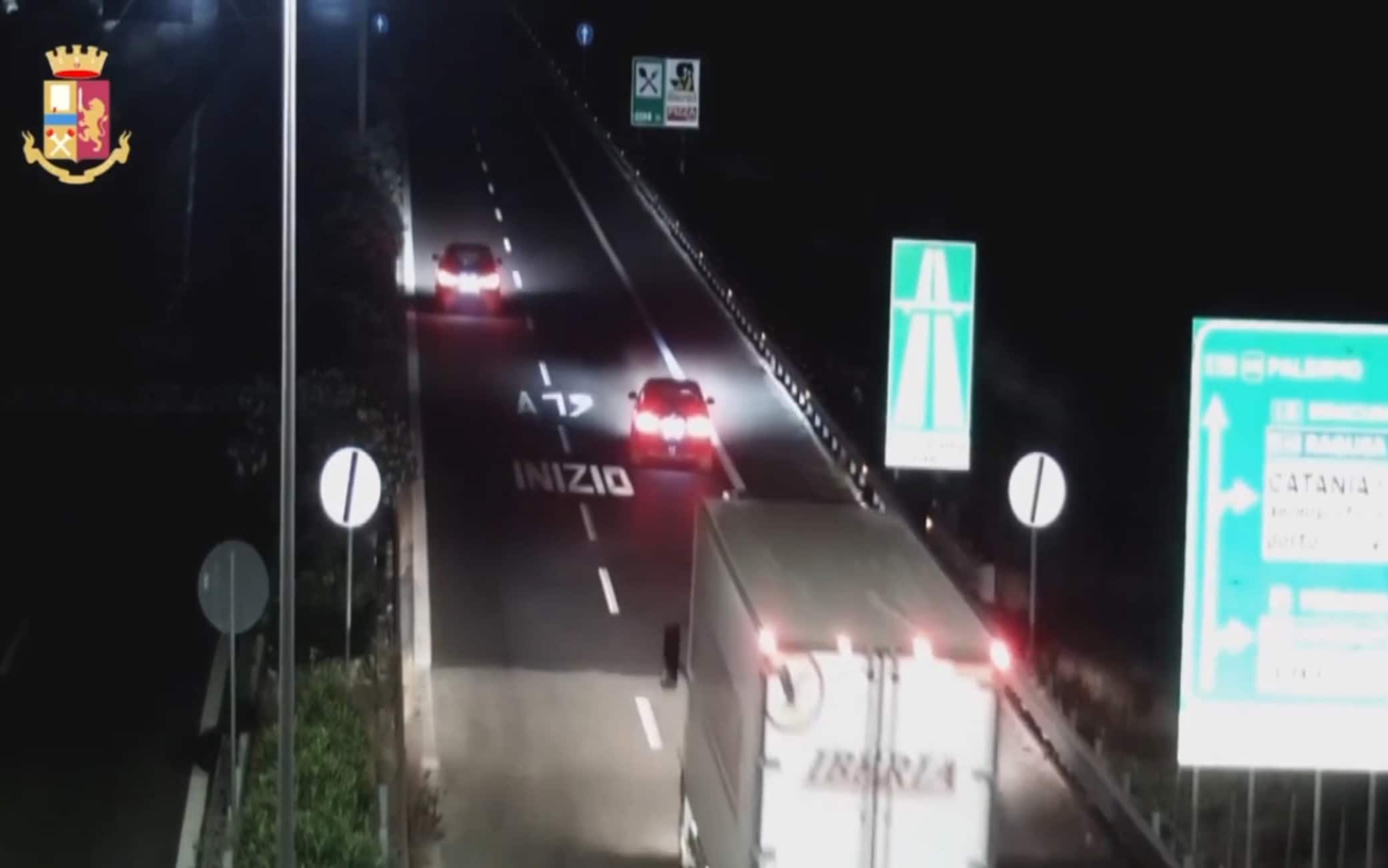 La partenza interrotta dall'arrivo del camion