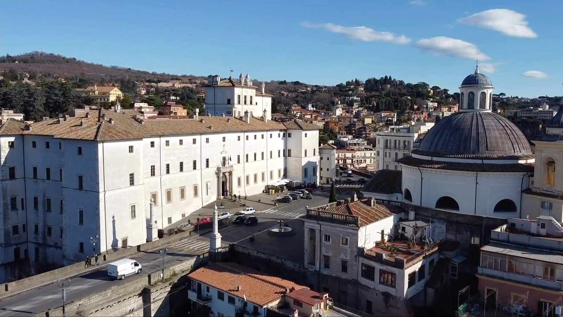 Ariccia_piazza_del_Bernini.jpg