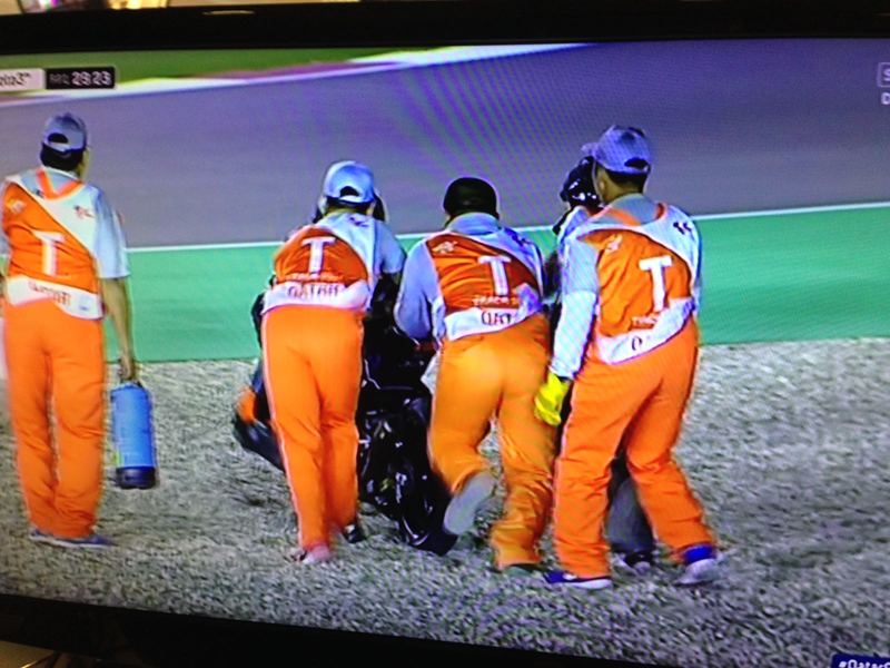 La caduta di Andrea Migno alla curva 2 in Qatar