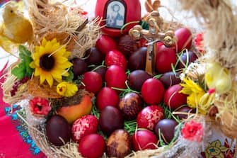 epa10570470 Colorful Easter eggs in a basket prepared for Orthodox Easter celebrations in Skopje, Republic of North Macedonia, 13 April 2023. Traditional painting of red eggs for Easter, dated back to the first century AD, begins on Maundy Thursday when first three red Easter eggs are painted early in the morning, before sunrise. Orthodox Christians worldwide will celebrate Easter on 16 April.  EPA/GEORGI LICOVSKI