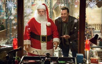 "Fred Claus" (2007)
PAUL GIAMATTI and VINCE VAUGHN
Photo Credit: Warner Bros. Entertainment