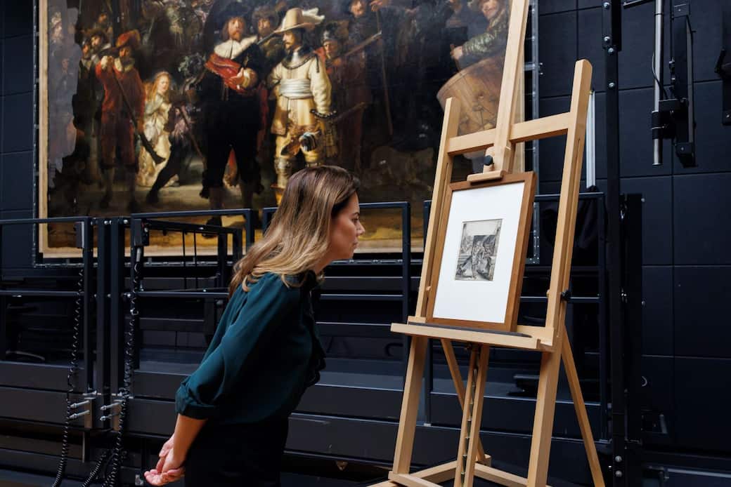 Curator Anne Lenders, the drawing by Adriaen van de Venne and the Night Watch. Photo: Rijksmuseum/Kelly Schenk