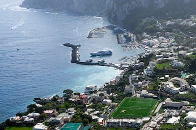 Torna l'acqua a Capri, revocata l'ordinanza antisbarchi