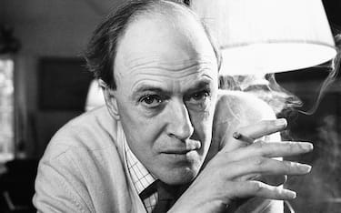 The bestselling children's writer Roald Dahl (1916-1990) whose stories include Charlie and the Chocolate Factory and James and the Giant Peach, 1971. (Photo by Â© Hulton-Deutsch Collection/CORBIS/Corbis via Getty Images)