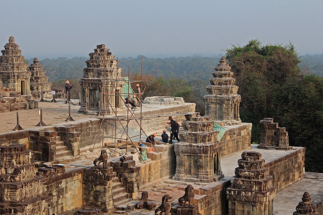 Restoration_work_at_Phnom_Bakheng_(Credit_World_Monuments_Fund).jpg