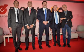 eicma (Da sinistra) Beppe Sala, Pietro Meda, Matteo Salvini, Paolo Magri e Mariano Roman all inaugurazione Eicma 2024 alla Fiera di Rho Pero, Milano 5 Novembre 2024
ANSA/MATTEO CORNER