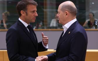 epa10718666 French President Emmanuel Macron and German Federal Chancellor Olaf Scholz (R) at the second day of a European Council in Brussels, Belgium, 30 June 2023. EU leaders are gathering in Brussels for a two-day summit to discuss the latest developments in relation to Russia's invasion of Ukraine and continued EU support for Ukraine as well as the block's economy, security, migration and external relations, among other topics.  EPA/OLIVIER HOSLET