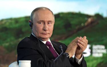 epa11586121 Russian President Vladimir Putin attends a plenary session of the 2024 Eastern Economic Forum (EEF) at the Far Eastern Federal University in Vladivostok, Russia, 05 September 2024.  EPA/VYACHESLAV PROKOFYEV/SPUTNIK/KREMLIN POOL MANDATORY CREDIT