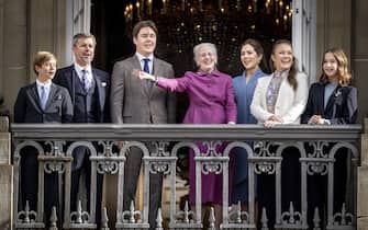 epa10920156 (L-R) Prince Vincent, Crown Prince Frederik, Prince Christian, Queen Margrethe II, Crown Princess Mary, Princess Isabella and Princess Josephine pose on the balcony of Danish King Frederik VIII's Palace, Amalienborg Castle, in Copenhagen, 15 October 2023. The Danish royal family members came together on the occasion of Prince Christian's 18th birthday the same day. Prince Christian is the eldest child of Danish Crown Prince Frederik and Crown Princess Mary.  EPA/Mads Claus Rasmussen DENMARK OUT