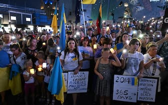 epa10487566 People gather during a candlelight vigil to commemorate the one-year anniversary of the war in Ukraine at Federation Square in Melbourne, Australia, 24 February 2023. Russian troops entered Ukrainian territory on 24 February 2022, starting a conflict that has provoked destruction and a humanitarian crisis. One year on, fighting continues in many parts of the country.  EPA/JAMES ROSS NO ARCHIVING