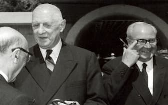 Traforo Monte Bianco Il presidente della Repubblica Italiana, Giuseppe Saragat, e il presidente della Repubblica francese, Charles De Gaulle, all'inaugurazione del traforo del Monte Bianco, 16 luglio 1965. ANSA/FLICKR/PALAZZO CHIGI ++ NO SALES, EDITORIAL USE ONLY ++
