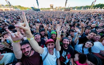 MILAN, ITALY - JUNE 16: Audience at the Green Day concert for I-Days at Ippodromo SNAI La Maura on June 16, 2024 in Milan, Italy. (Photo by Sergione Infuso/Corbis via Getty Images)