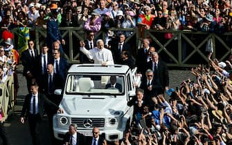 Leone XIV sulla papamobile