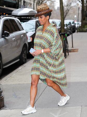 Tamron Hall wears a leopard print hat with an oversized shirt dress as leaving the studio in New York City



Pictured: Tamron Hall

Ref: SPL5524850 230223 NON-EXCLUSIVE

Picture by: Felipe Ramales / SplashNews.com



Splash News and Pictures

USA: +1 310-525-5808
London: +44 (0)20 8126 1009
Berlin: +49 175 3764 166

photodesk@splashnews.com



World Rights,
