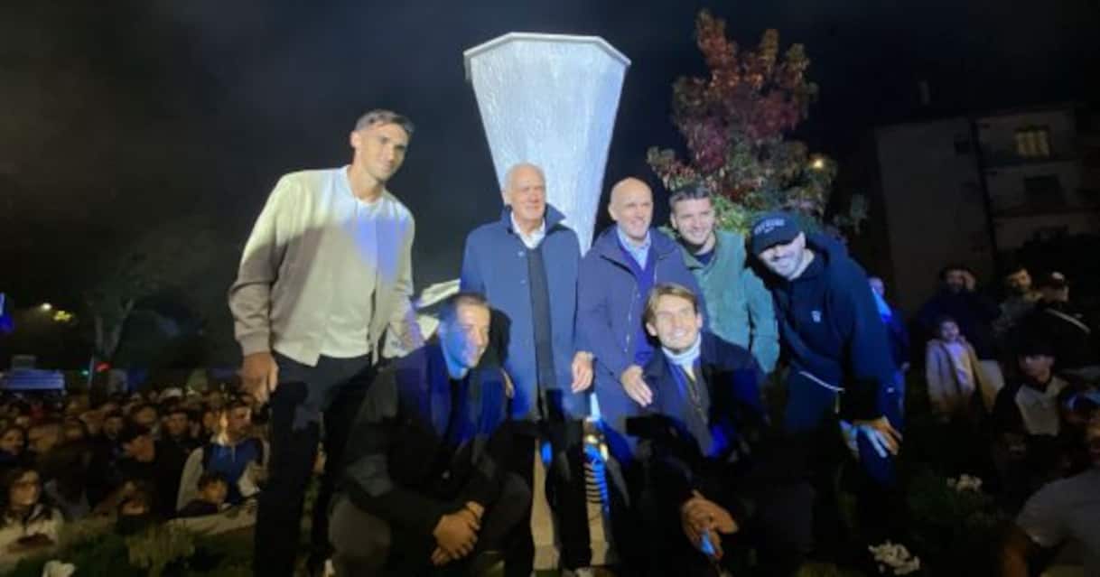 https://static.sky.it/editorialimages/6c88b5fe2b7d3c82793601a6656bde5d95df817b/skysport/it/calcio/europa-league/video/2025/10/17/atalanta-europa-league-statua-vittoria-dublino-2024-1044045/atalanta_riproduzione_coppa_europa_league_og.jpg?im=Resize,width=1218