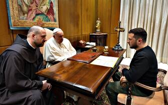 VATICAN CITY, VATICAN - MAY 13:  (EDITOR NOTE: STRICTLY EDITORIAL USE ONLY - NO MERCHANDISING) Pope Francis meets with Ukrainian President Volodymyr Zelensky  at the Studio of Paul VI Hall on May 13, 2023 in Vatican City, Vatican. (Photo by Vatican Media via Vatican Pool/Getty Images)