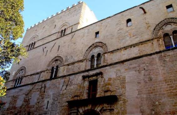 Palermo, proposta choc del prof: "Togliere amicizia su Facebook a ebrei". Ira di Bernini Palermo, proposta choc del prof: "Togliere amicizia su Facebook a ebrei". Ira di Bernini