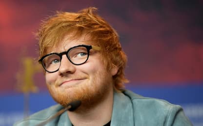 Ed Sheeran sposo in gran segreto. L'ipotesi confermata dall'anello