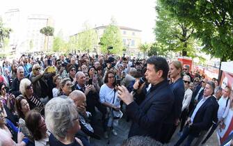 5mag2023 MASSA - Giuseppe Conte con candidata sindaca Daniela Bennati in piazza Garibaldi (Massa - 2023-05-05, Claudio Cuffaro) p.s. la foto e' utilizzabile nel rispetto del contesto in cui e' stata scattata, e senza intento diffamatorio del decoro delle persone rappresentate