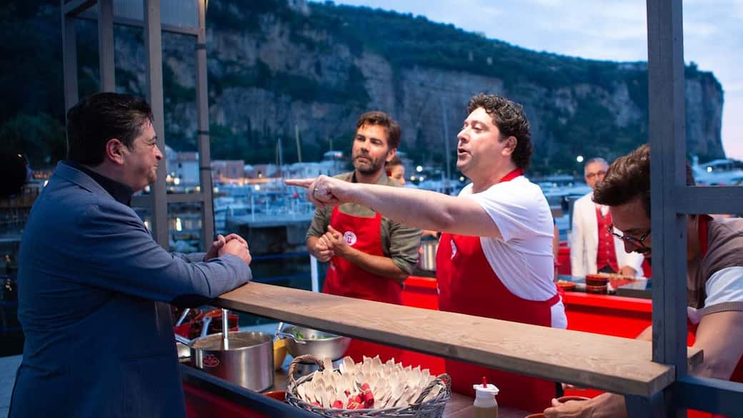 Esterna a Vico Equense: Luciano attira i clienti