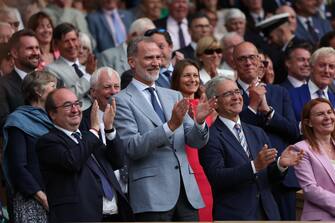 epa10750279 Spain's King Felipe VI (2L) reacts to Carlos Alcaraz of Spain winning his Men's Singles final match against Novak Djokovic of Serbia at the Wimbledon Championships, Wimbledon, Britain, 16 July 2023.  EPA/NEIL HALL   EDITORIAL USE ONLY