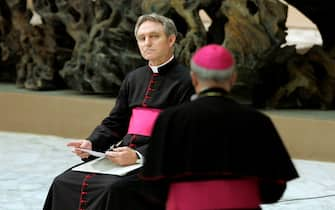 Padre Georg Ganswein, segretario di Papa Benedetto XVI durante  l'udienza nell'Aula Paolo VI, dove il Papa ha ricevuto 7 mila fedeli della diocesi di Altamura-Gravina-Acquaviva delle Fonti in pellegrinaggio a Roma, Roma, 02 Luglio 2011. ANSA/SAMANTHA ZUCCHI