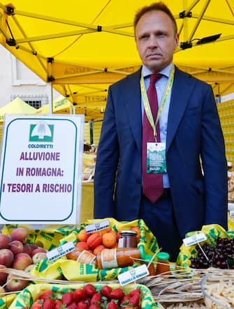 Francesco Lollobrigida, ministro dell Agricoltura e della Sovranità alimentare, durante la Giornata della Biodiversita  organizzata da Coldiretti con contadini da tutto il mondo, Roma, 22 maggio 2023. ANSA/FABIO FRUSTACI