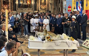 Un momento della cerimonia funebre di Giogiò Cutolo, il musicista di 24 anni ucciso da un ragazzino di 17 anni, Napoli, 6 Settembre 2023. ANSA/CESARE ABBATE