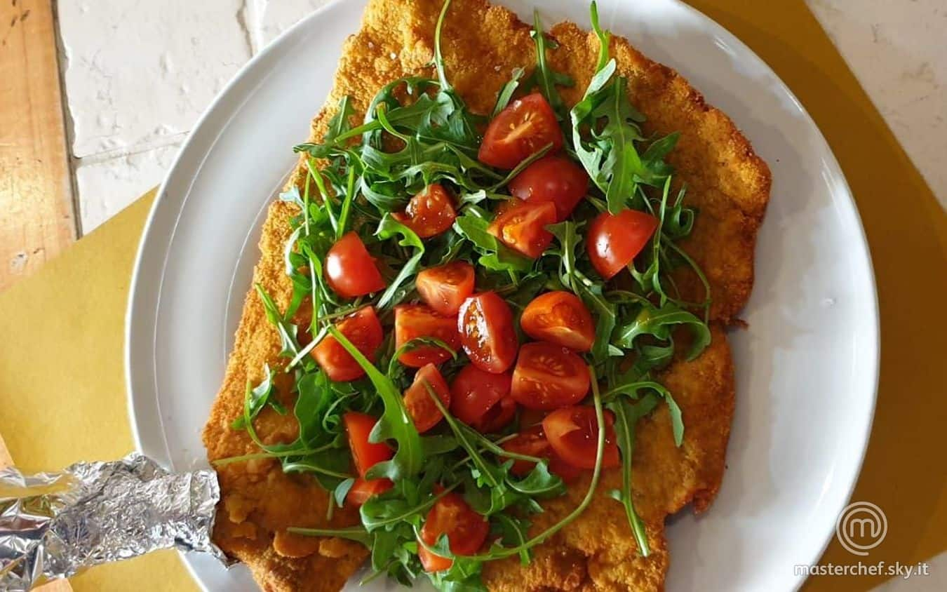 Cotoletta di vitello alla milanese con pomodorini e rucola