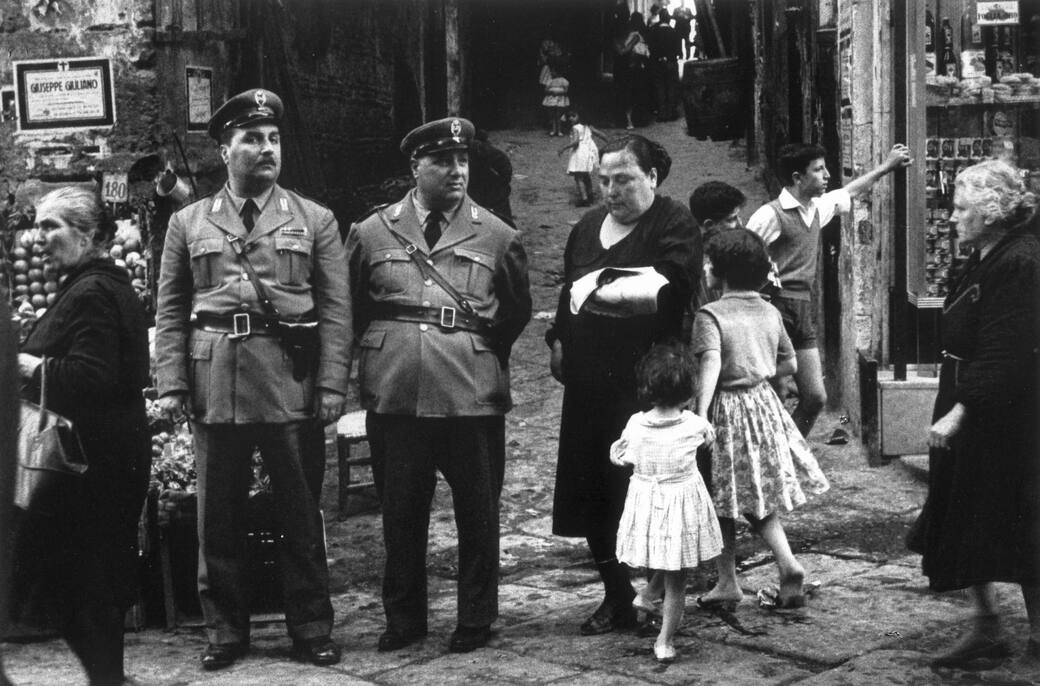 12_GianniBerengoGardin©_Napoli_1957_Courtesy_Fondazione_Forma_per_la_Fotografia.jpg