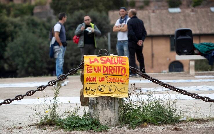 Un momento della manifestazione No Vax e No Green Pass a Roma