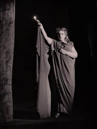 Greek-born American soprano Maria Callas playing Norma at La Scala in the homonymous opera by Vincenzo Bellini. Milan, Italy. 1952 (Photo by Archivio Apg/Mondadori Portfolio via Getty Images)