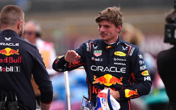 https://static.sky.it/editorialimages/6f6e27f2240265fb5612ddb05b88b995b660c21f/skysport/it/motori/formula-1/video/2025/07/05/f1-verstappen-gp-silverstone-intervista/verstappen-ipa_silverstone.jpg?im=Resize,width=565