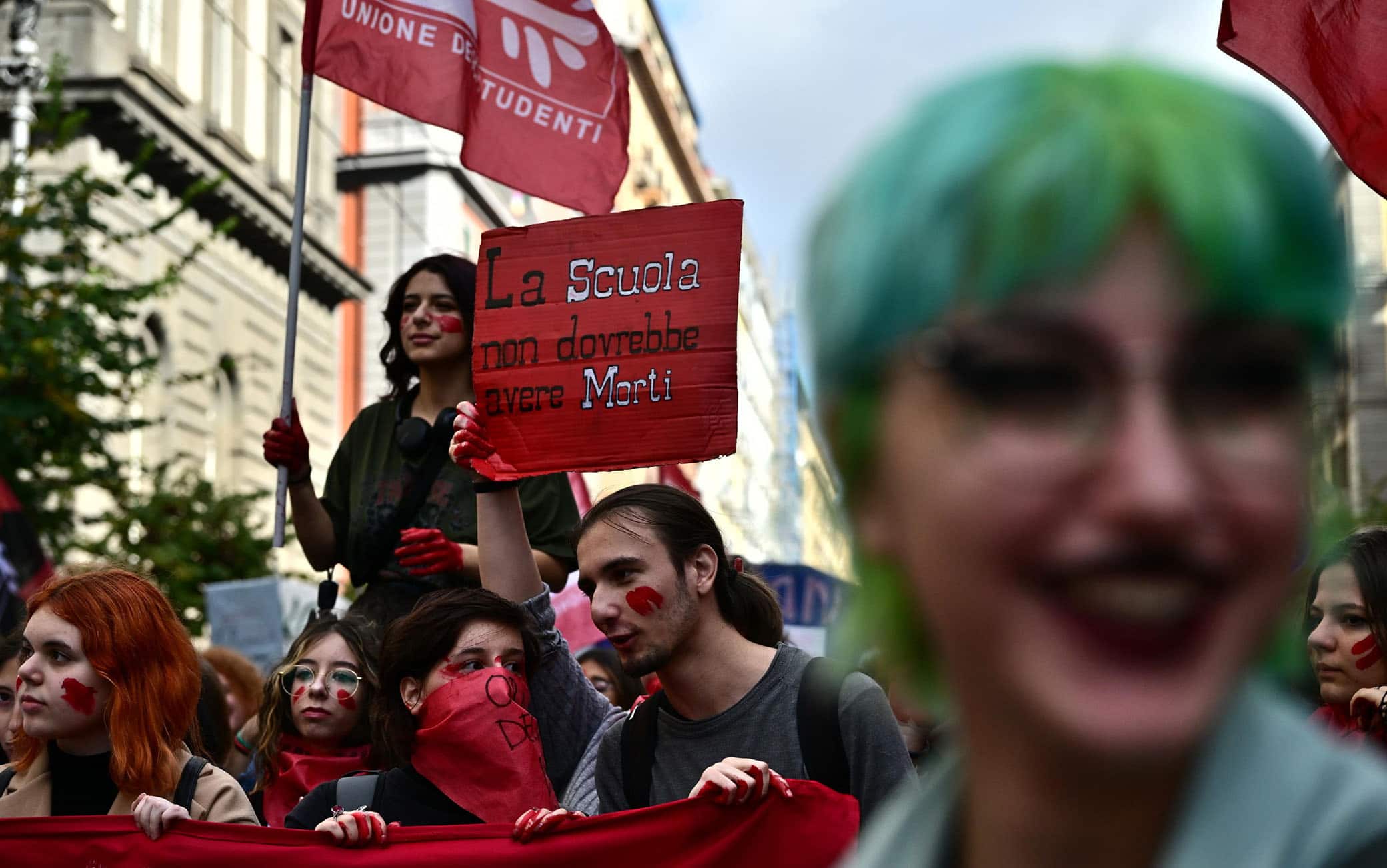 Manifestazione studentesca 'No Meloni day' a Napoli, 18 novembre 2022.
ANSA/ CIRO FUSCO